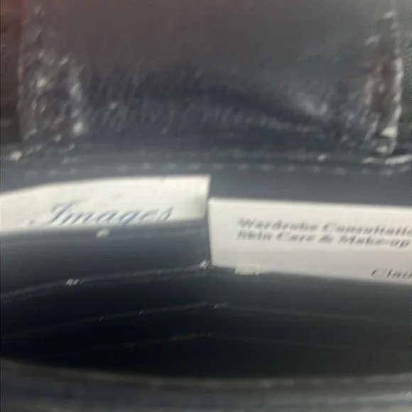 EUC VINTAGE NAVY LEATHER SHOULDER BAG WITH SHINY GOLD HARDWARE. Adjustable Strap - Picture 8 of 11